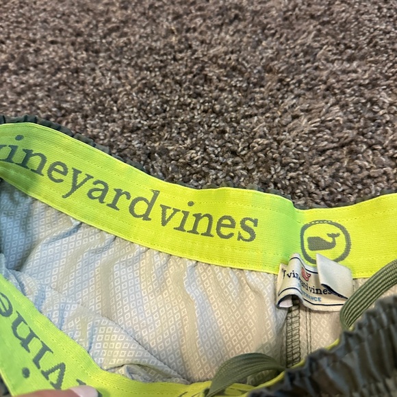 Vineyard Vines Athletic Shorts - Picture 3 of 6